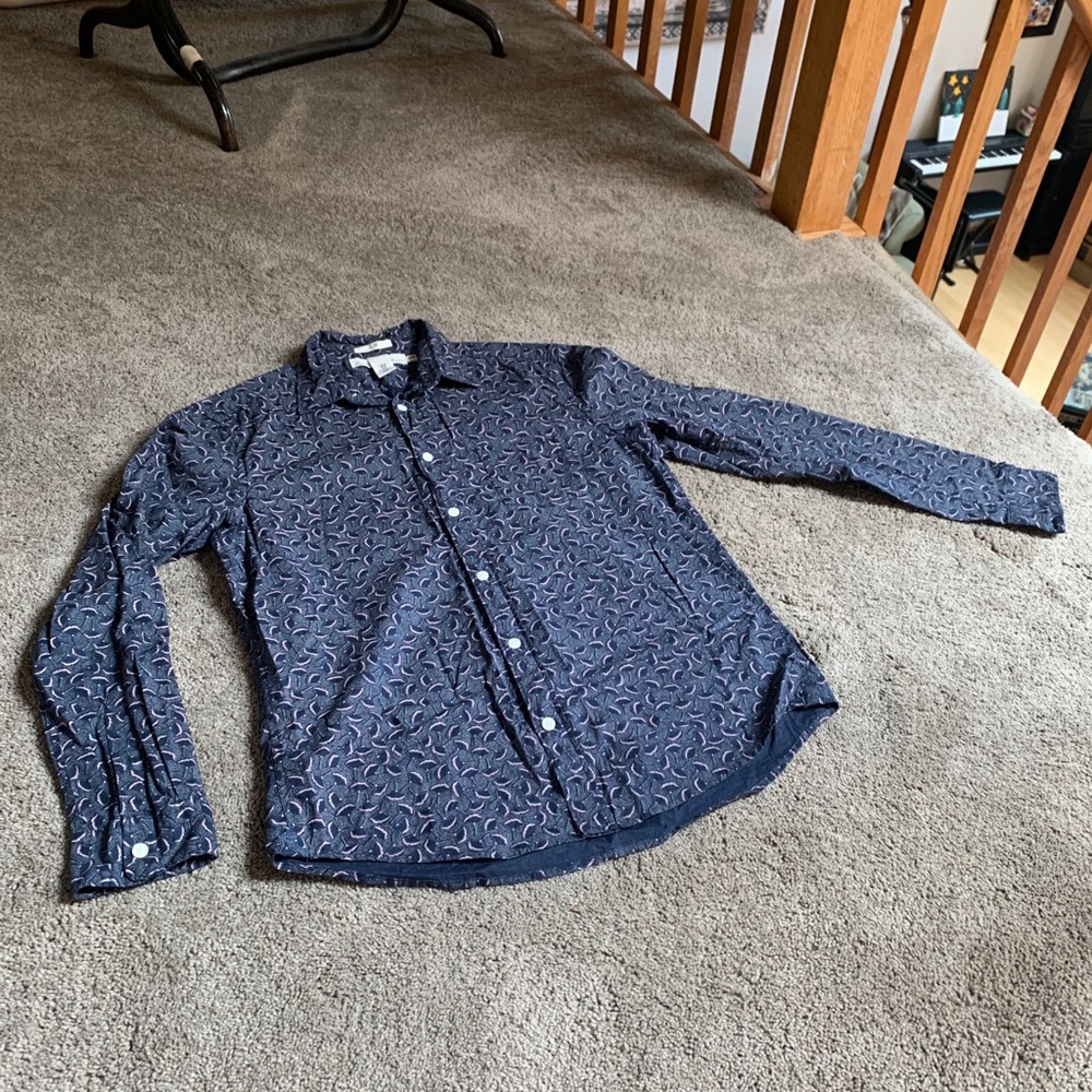 Fun patterned button down shirt - Picture 5 of 8